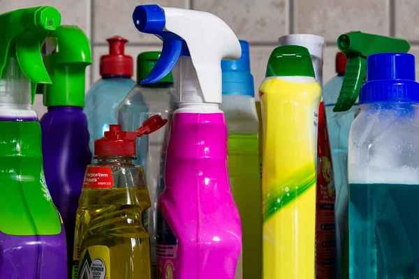 12 produtos de limpeza que não podem faltar na sua casa